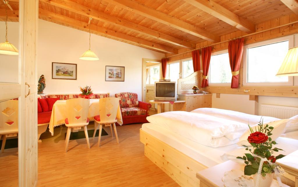 Garni Schenk Hotel Selva di Val Gardena Room photo